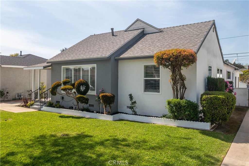 6119 Blackthorne Avenue