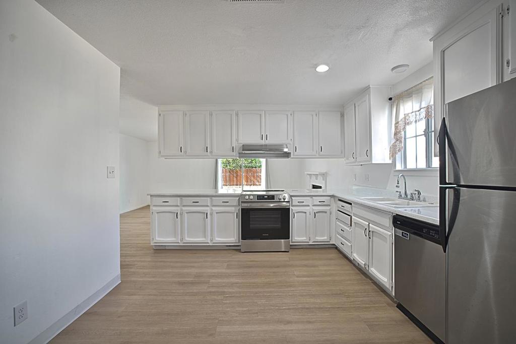 515 N Santa Monica Street