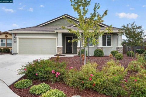 Photo of 5000 Harrow Ct CT, Vacaville, CA 95687 (MLS # 41147285)