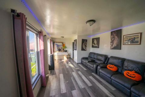 7513 Pivot Street Downey CA 90241