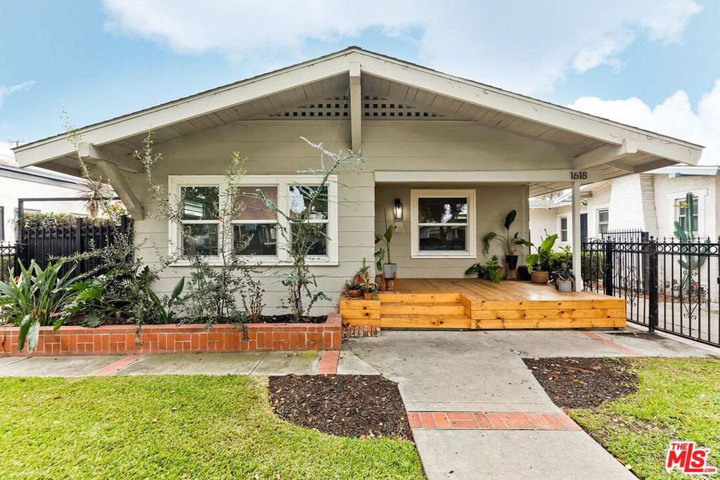 Photo of 1618 Middleton Place, Los Angeles, CA 90062 (MLS # 25620187)