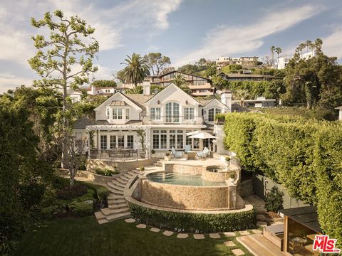 Photo of 541 Paseo Miramar, Pacific Palisades, CA 90272 (MLS # 26828097)