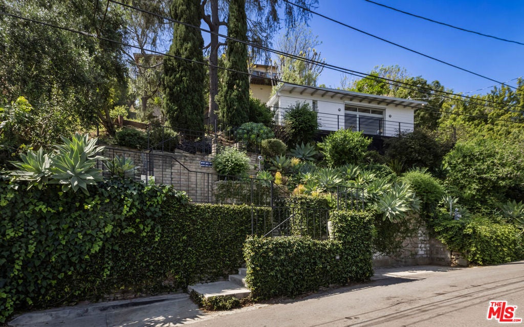 631 CROSS Avenue