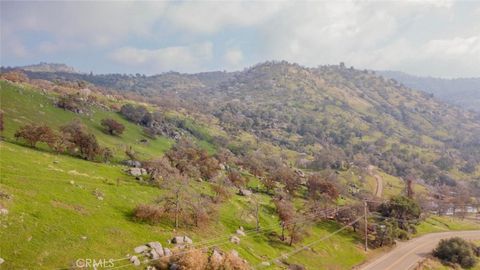 Photo of 38938 Pepperweed Rd Rd, Squaw Valley, CA 93675 (MLS # FR26121376)