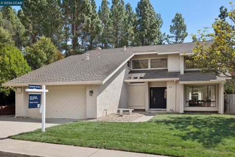 Photo of 20 Alhambra Hills Dr DR, Martinez, CA 94553 (MLS # 41148994)