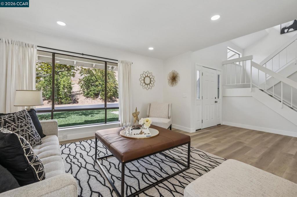 20 Alhambra Hills Dr