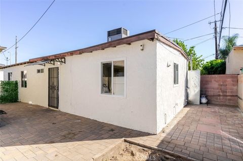 Photo of 11246 Saticoy St, Sun Valley, CA 91352 (MLS # GD25244051) Photo of 11246 Saticoy St, Sun Valley, CA 91352 (MLS # GD25244051)