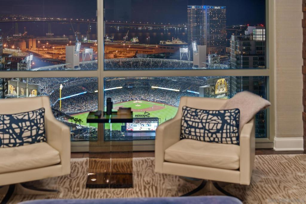 800 The Mark Ln 2803