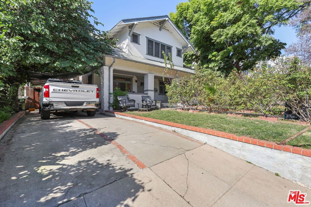 Photo of 1807 N Van Ness Avenue, Los Angeles, CA 90028 (MLS # 26647571)