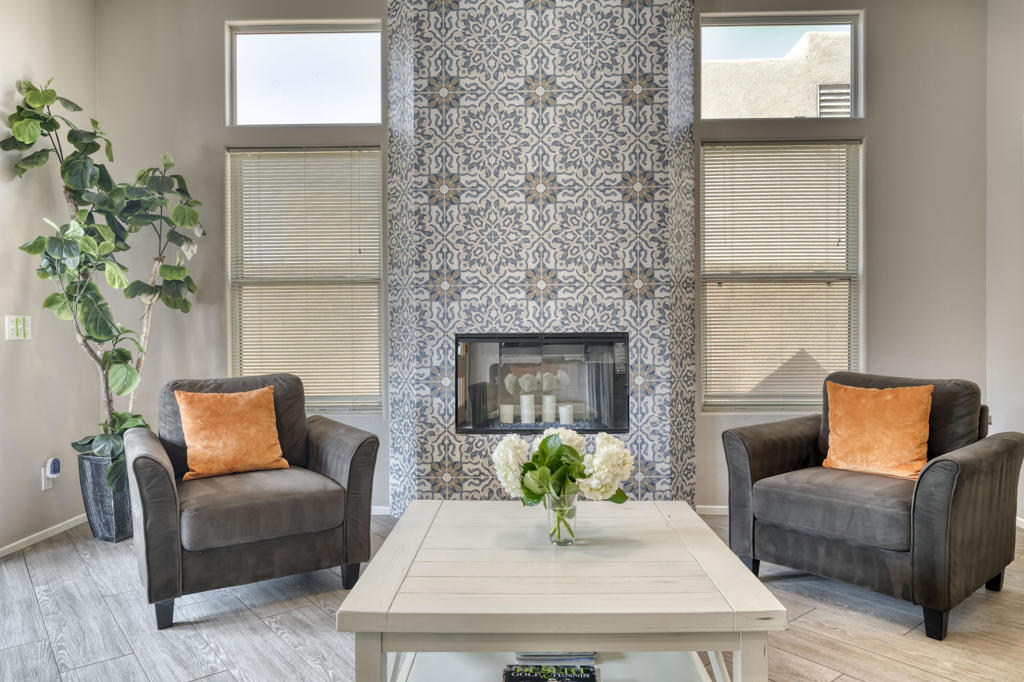 53870 Avenida Vallejo