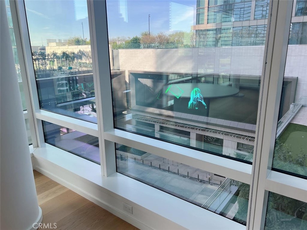 Properties 1 877 Francisco St #728