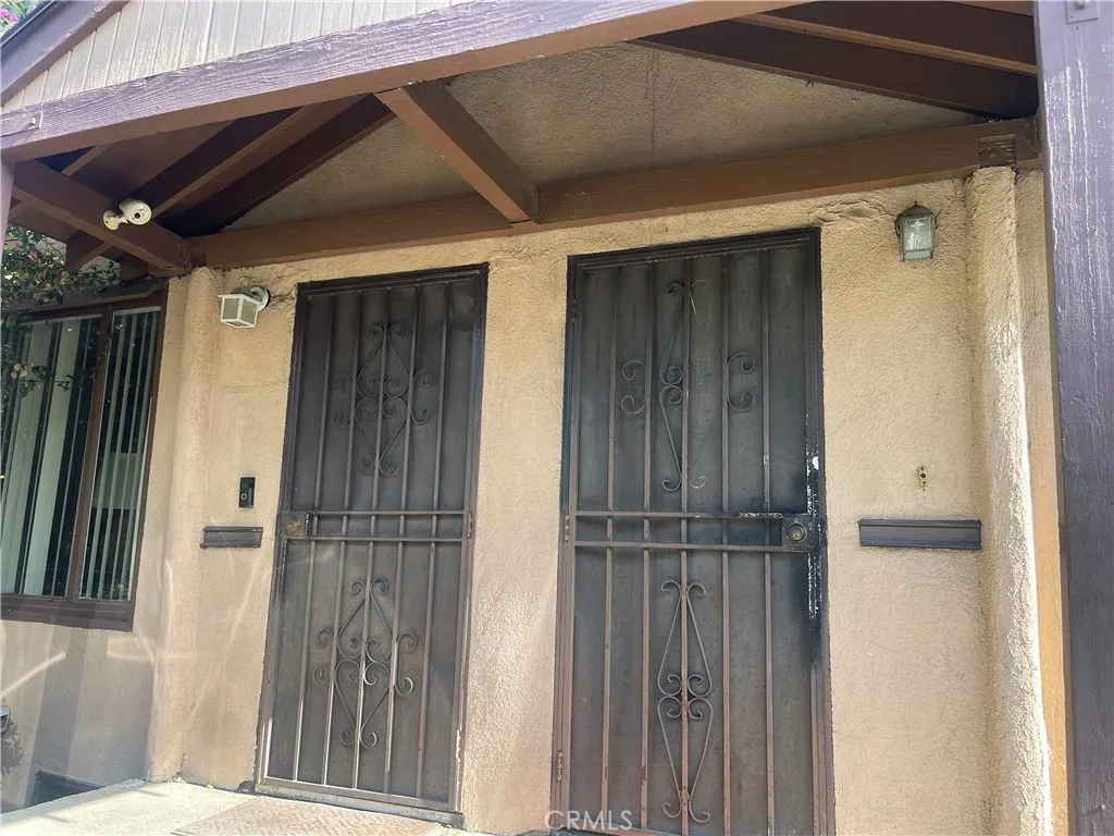 Los Angeles, California 90019, United States, 4 Bedrooms Bedrooms, ,4 BathroomsBathrooms,Residential,Active,252665