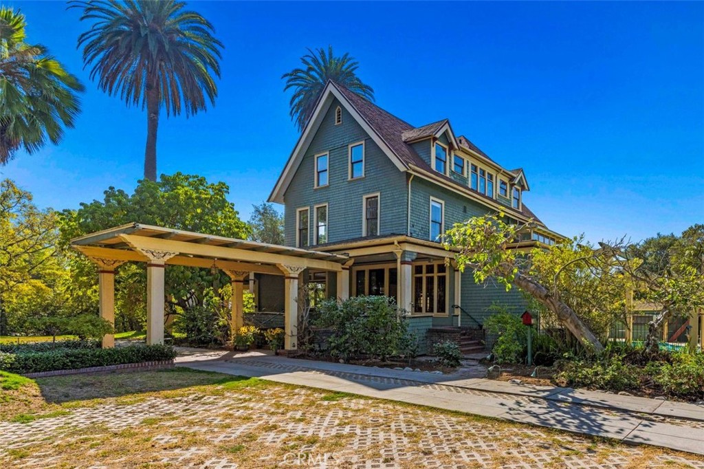 201 Orange Grove Avenue