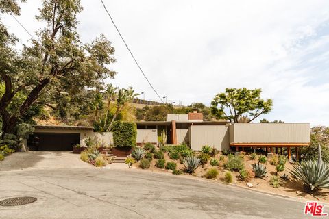 Photo of 9081 Wonderland Park Avenue, Los Angeles, CA 90046 (MLS # 26660357)