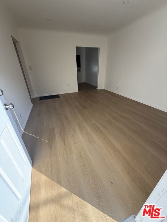 Newly remodeled bungalow apartment with new flooring, paint, kitchen cabinets, bathroom vanity, new floor & wall tile, all new kitchen appliances including refrigerator, stove oven range, extra large new kitchen sink and stretchable new style faucet. There is also a huge private backyard enjoying the amazing beach weather breeze specially since its 10 block to ocean park and 7 plus to the outdoor & indoor malls, restaurants, movie theaters, and all sorts of fun entertainment venues on third street promenade and bike riding, getting sun tan, and go swimming.