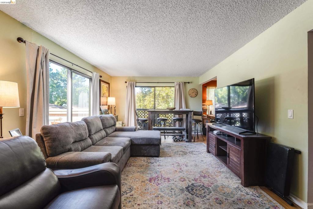 490 N Civic Dr 322