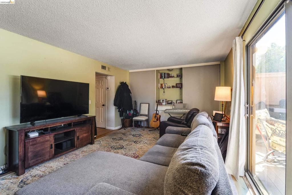 490 N Civic Dr 322