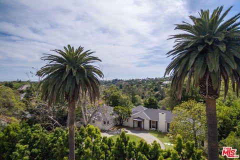 Photo of 7 Oakmont Drive, Los Angeles, CA 90049 (MLS # 25527779)
