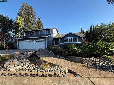 Photo of 32 Atchinson Stage Court Ct, Clayton, CA 94517 (MLS # 41136705)