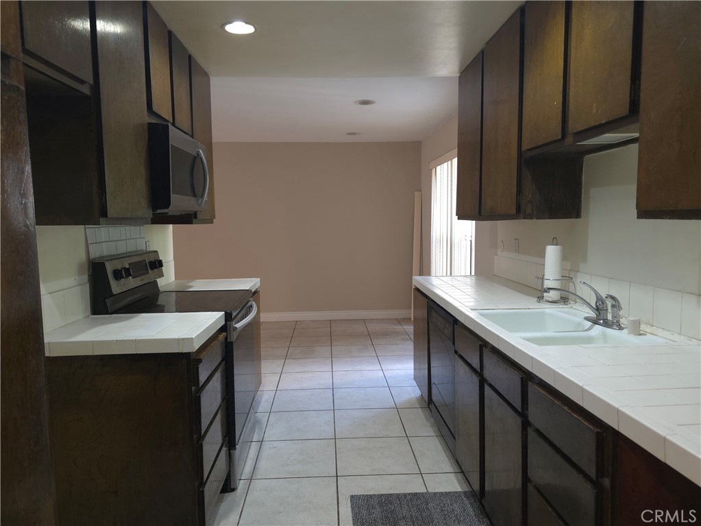 535 W Duarte Road 5