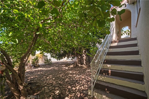 Photo of 231 W 19th ST, Long Beach, CA 90806 (MLS # SB26228326)