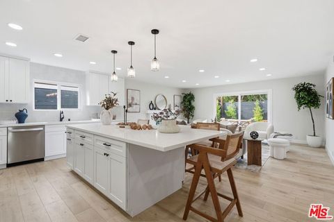 Photo of 19891 Gloucester Lane, Huntington Beach, CA 92646 (MLS # 26651349)