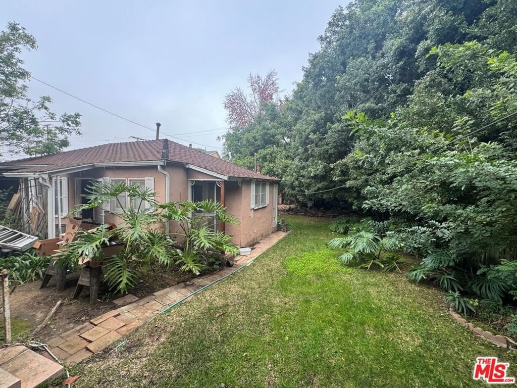 Photo of 2521 33rd Street, Santa Monica, CA 90405 (MLS # 26827769)