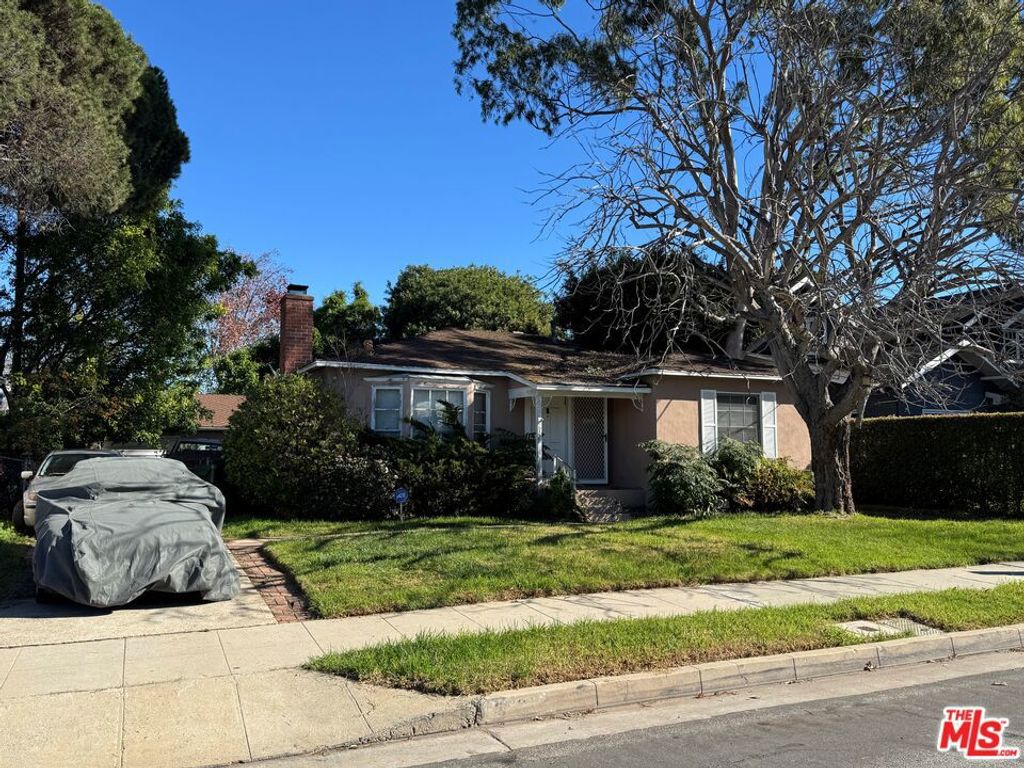 Photo of 2521 33rd Street, Santa Monica, CA 90405 (MLS # 26827769)