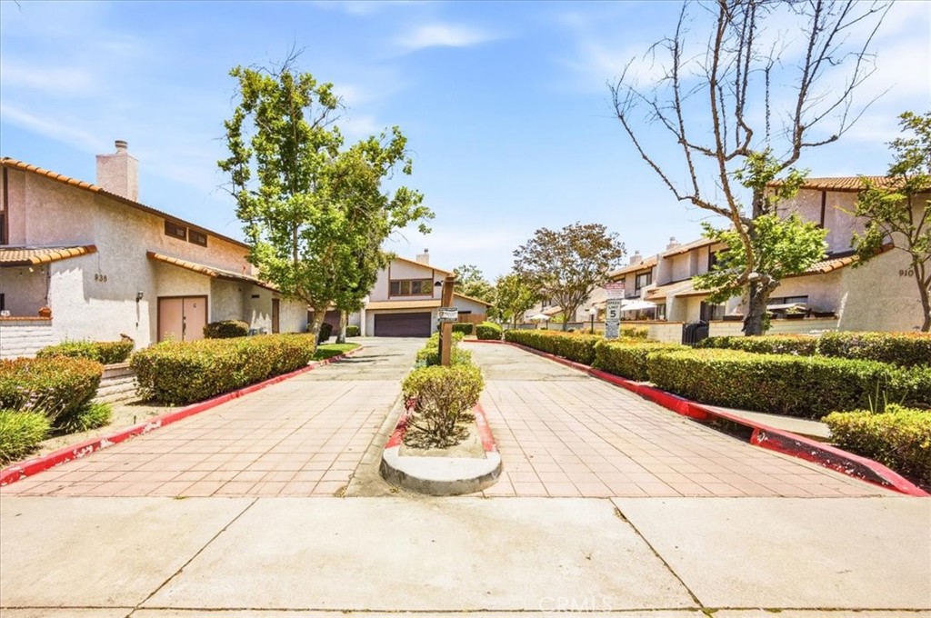 910 N Redding