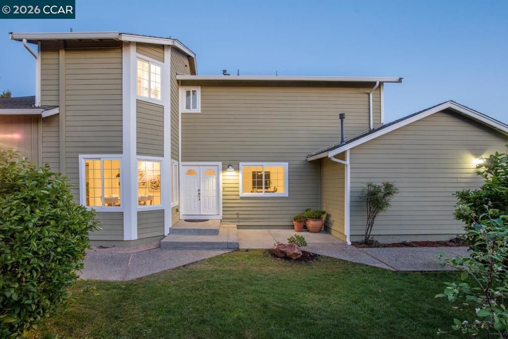 Photo of 5006 Crystal Ridge Ct Ct, Oakland, CA 94605 (MLS # 41131299)