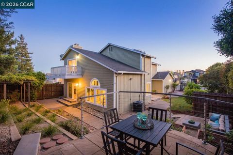 Photo of 5006 Crystal Ridge Ct Ct, Oakland, CA 94605 (MLS # 41131299)