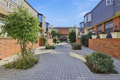 Photo of 5420 Lindley #7, Encino, CA 91316 (MLS # SR26010353)