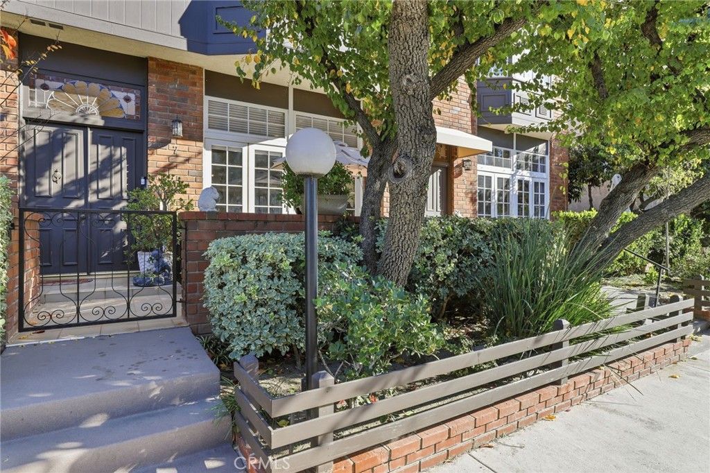 Photo of 5420 Lindley #7, Encino, CA 91316 (MLS # SR26010353)