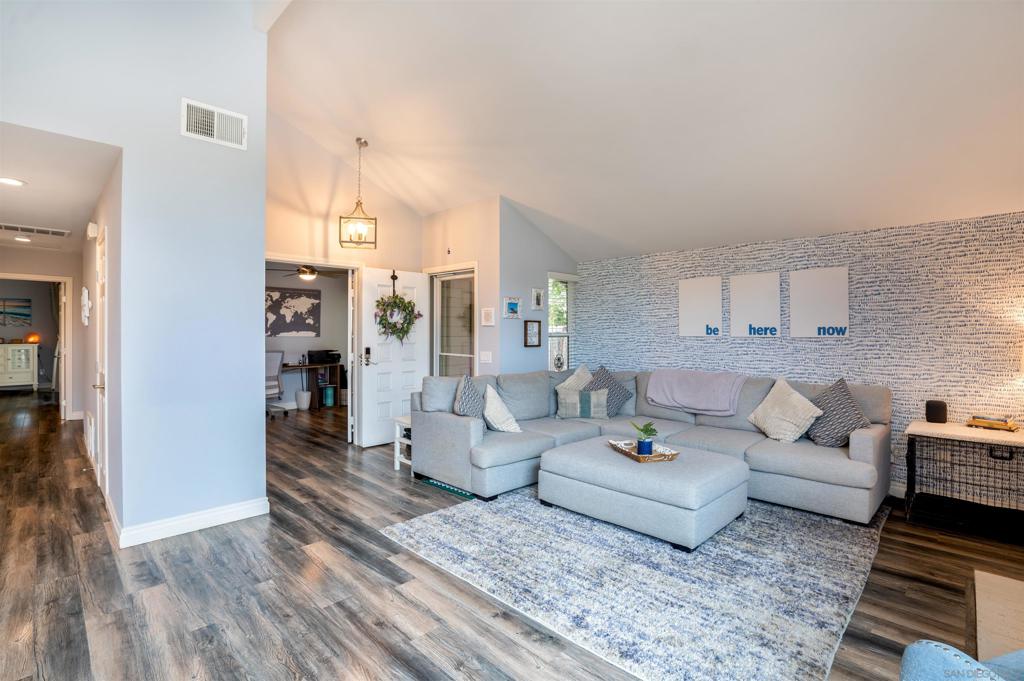 13286 Creek Park Ln
