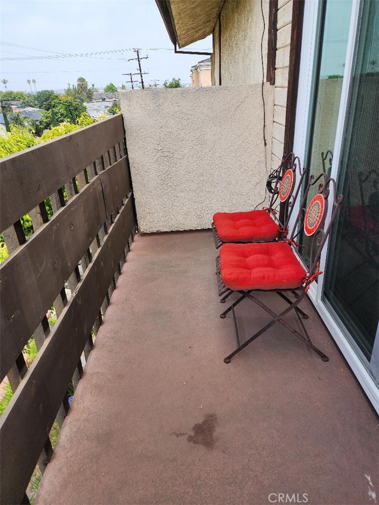 15116 S Raymond Avenue 104
