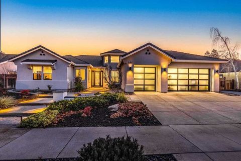 Photo of 886 886 Old Oak Rd Rd, Livermore, CA 94550 (MLS # 41123723)