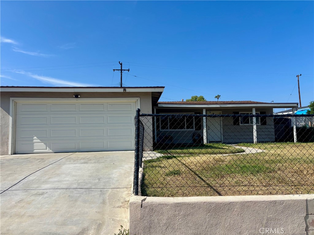 LOCATION! LOCATION! ROWLAND HEIGHTS SINGLE FAMILY RESIDENCE. FEATURING 3 BEDROOMS, 1 BATH. INDOOR LAUNDRY. COVERED PATIO. 2 CAR ATTACHED GARAGE. CLOSE TO SHOPPING, RESTAURANTS, TRANSPORTATION. EASY FREEWAY ACCESS.