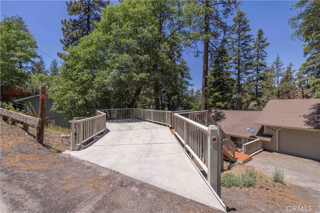 43133 Moonridge Rd
