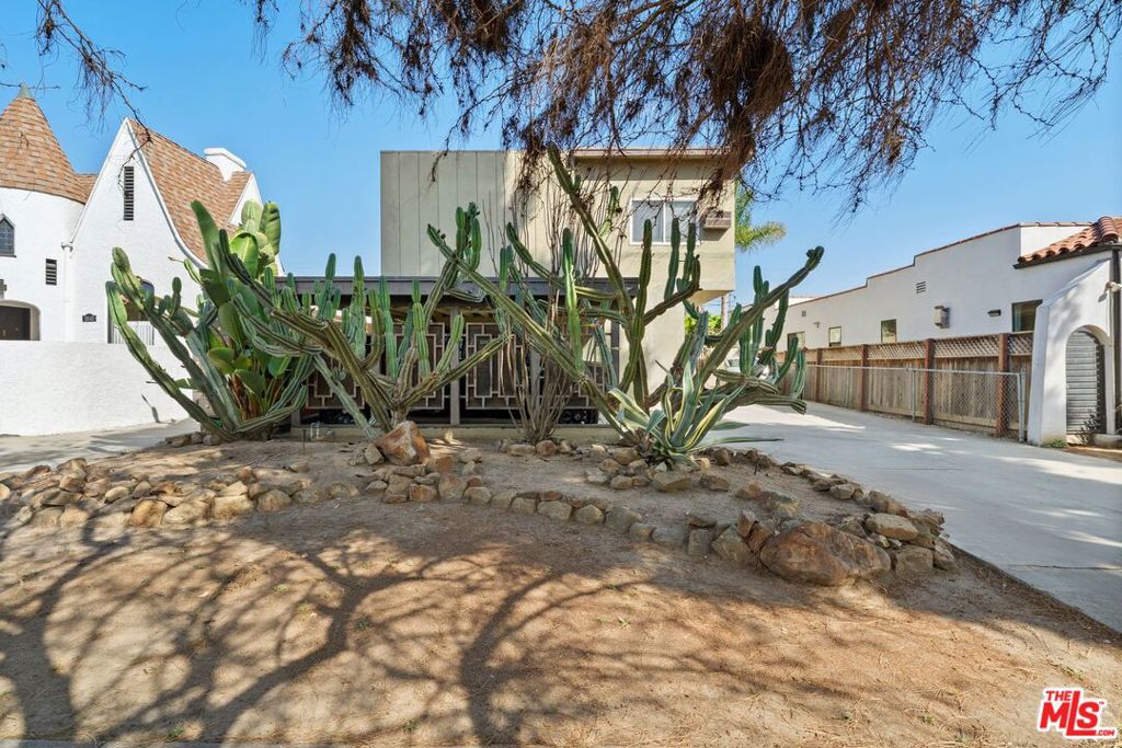 1642 S Orange Drive