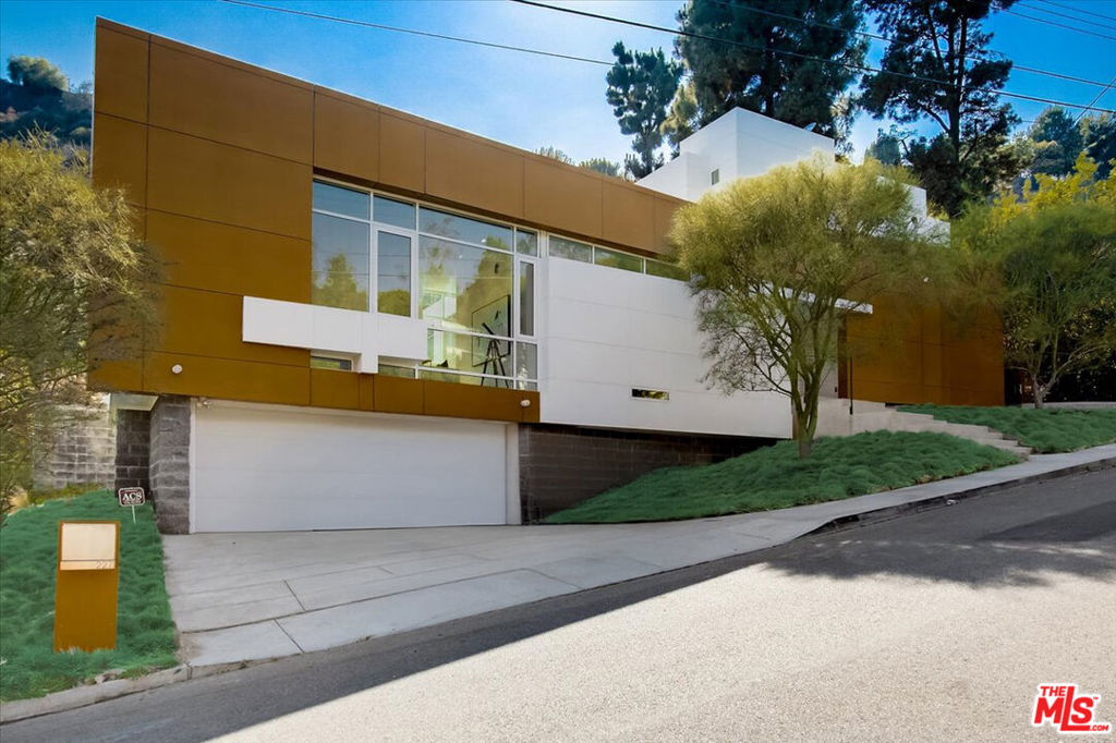 2271 Betty Lane