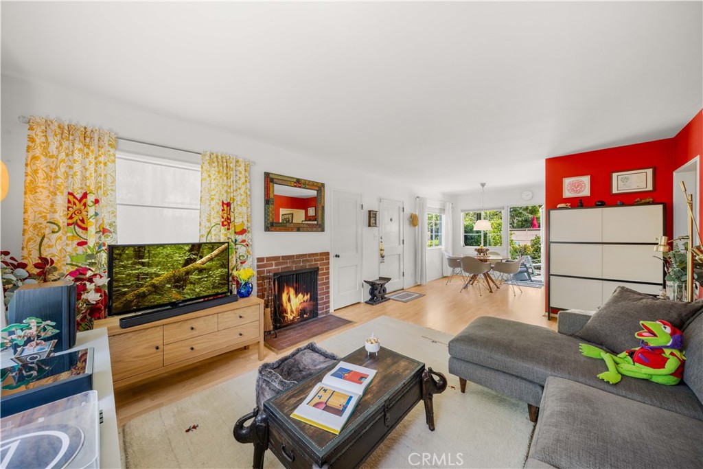 5528 Village Green
