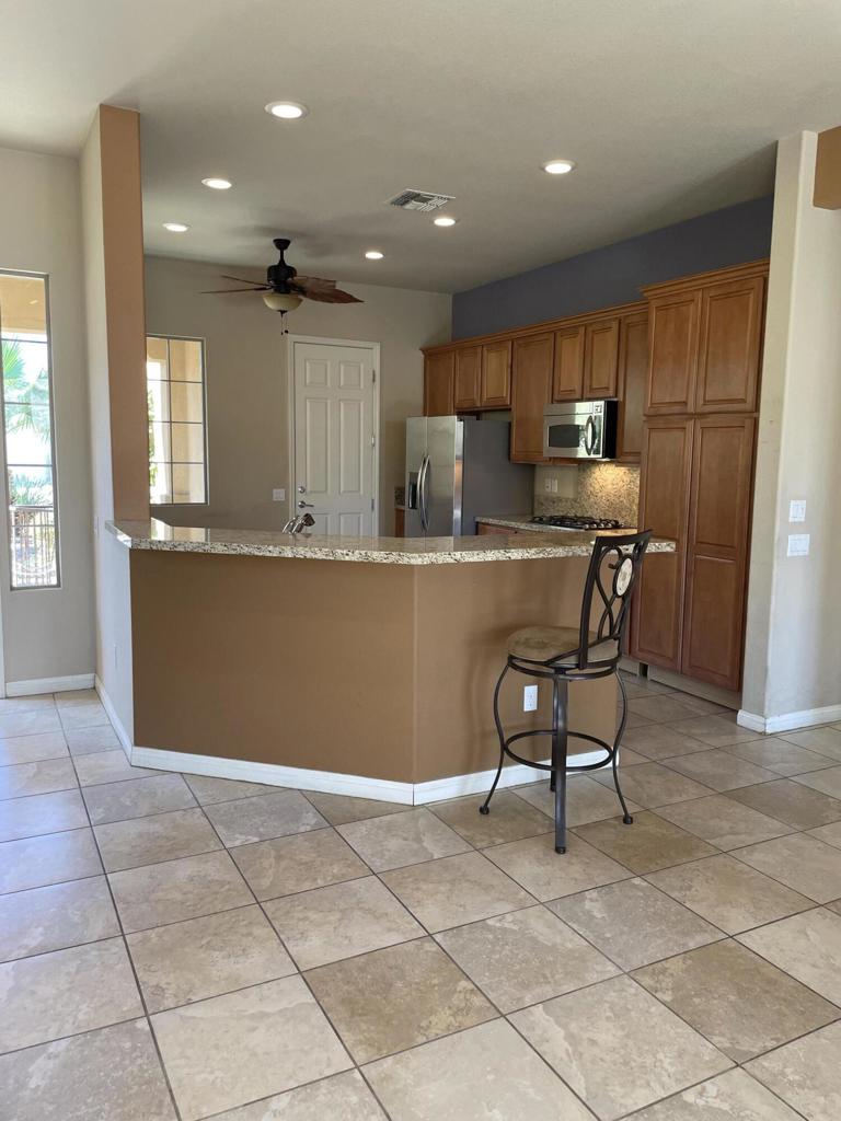 81602 Avenida Contento