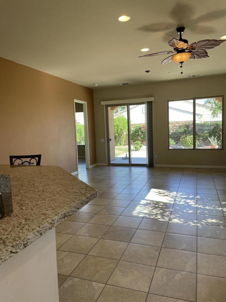81602 Avenida Contento