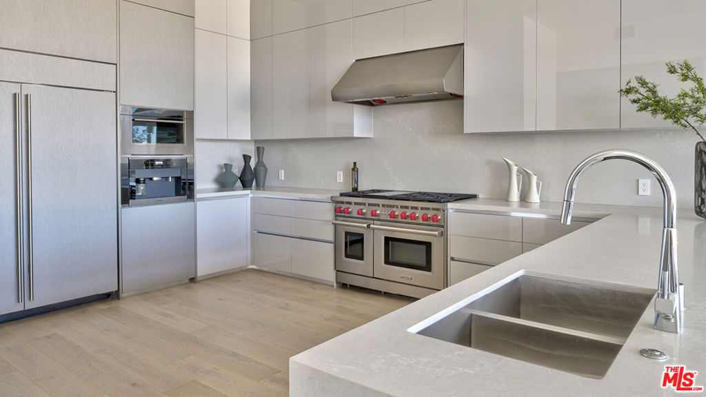 425 N Palm Drive 503