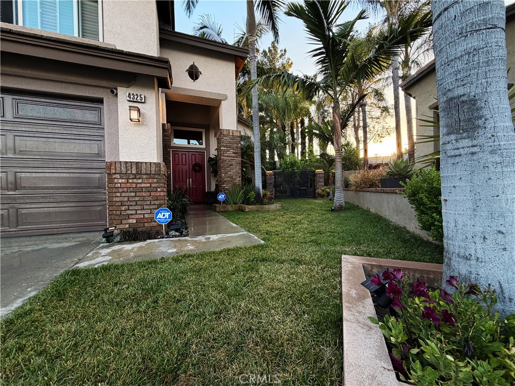 4325 Torrey Pines