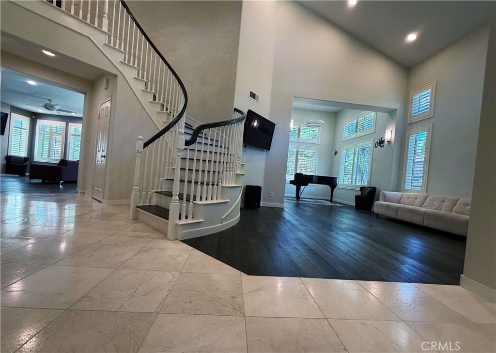4325 Torrey Pines