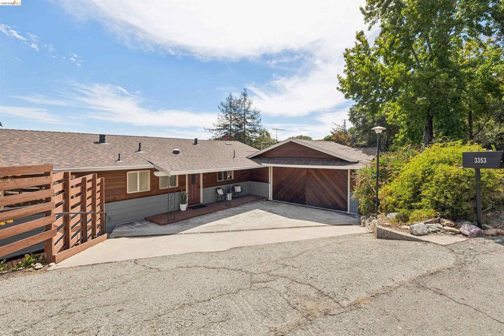 3353 Burdeck Dr