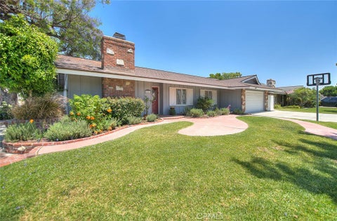 Photo of 1517 E 19th ST, Santa Ana, CA 92705 (MLS # CV26110553)
