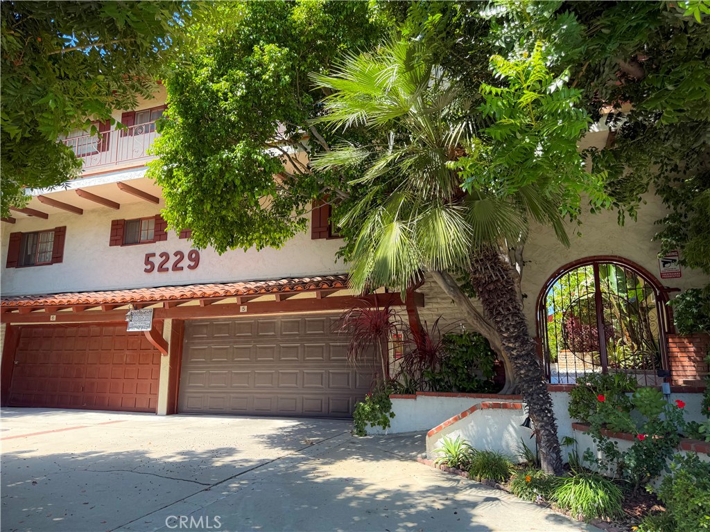 New modern remodel in gated building. Attached garage with dedicated laundry area. Private balcony with a big sitting area. Low HOA which covers water, trash, and building insurance. This multi-level townhouse offers a perfect blend of modern luxury and comfortable living. Boasting 4 spacious bedrooms and 3 bathrooms, this residence features an open floor plan with abundant natural light streaming through large windows. The gourmet kitchen is equipped with stainless steel appliances, sleek countertops, and ample cabinetry. The living area flows seamlessly, perfect for entertaining or relaxing. The master suite includes an en-suite bathroom with stylish vanity. Located in a desirable neighborhood, this townhouse is in close proximity to parks, shopping centers, and top-rated schools. Enjoy the best of Encino living in this beautiful, low-maintenance home that combines style, comfort, and convenience.