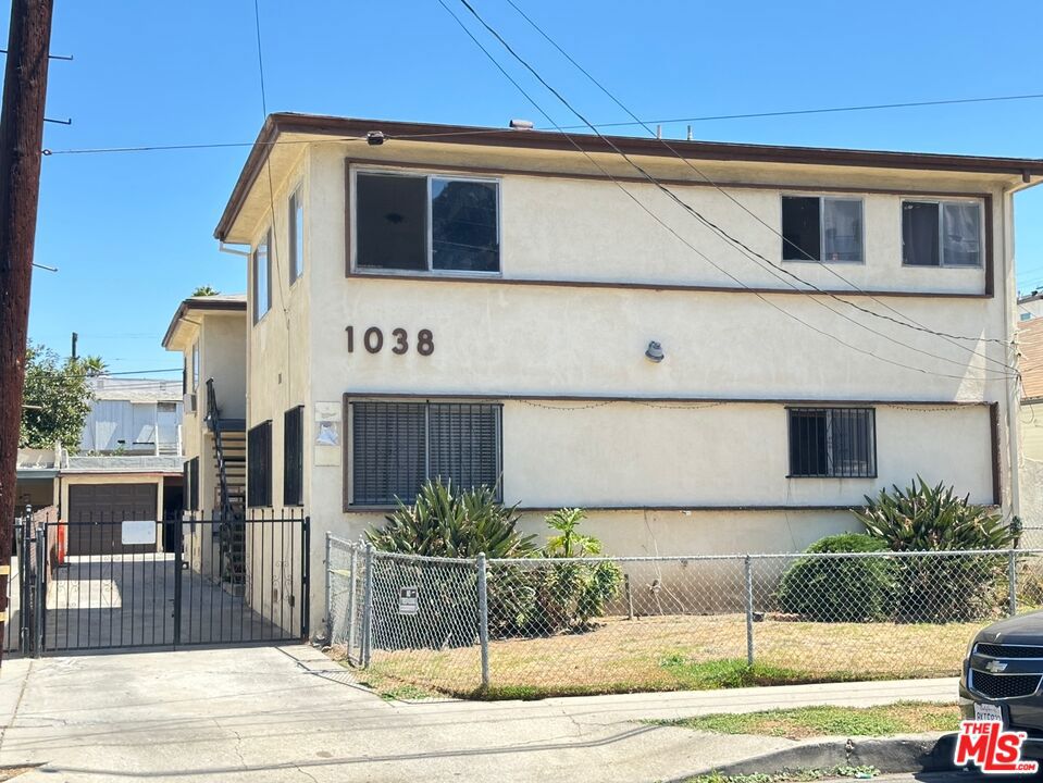 This 1bed/1bath unit on the 2nd floor offers 600 square feet of living space. All new fixtures ( lighting, stove, cabinet, sink, bathtub, toilet), wall heater and A/C and community laundry room in the building. Immediate move-in condition. One assigned parking space comes with a secure gate. Located in the vibrant Korea-town area.